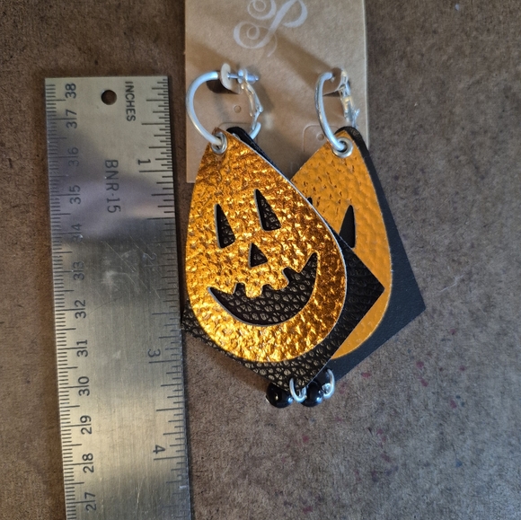 New Plunder Halloween Pumpkin Earrings - Picture 3 of 3